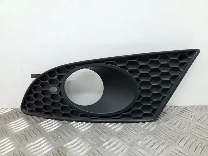 Seat Leon (1P) (2005 - 2012) 1P0853665A Решетка противотуманной фары — фото 1
