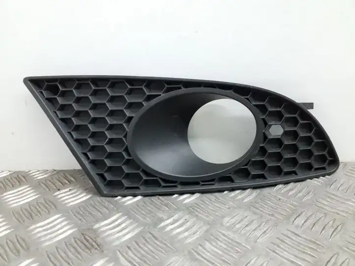 Seat Leon (1P) (2005 - 2012) 1P0853666A Решетка противотуманной фары — фото 1