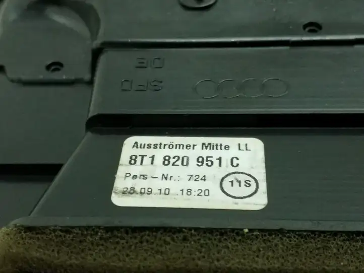 Audi A4 S4 B8 8K (2007 - 2011) 8T1820951C Центральный воздушный дефлектор — фото 4