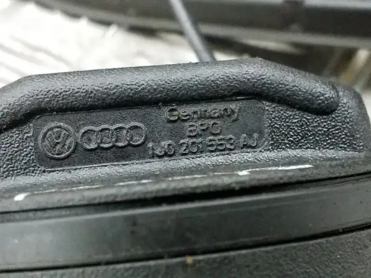 Volkswagen Golf VI (2009 - 2013) 1K9809857 Крышка топливного бака — фото 8