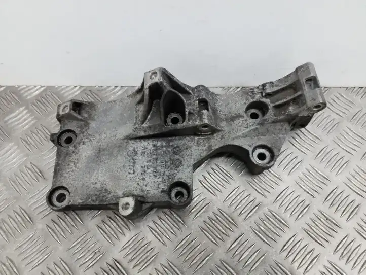 Volkswagen PASSAT B6 (2005 - 2010) 03G903143A Кронштейн генератора — фото 1