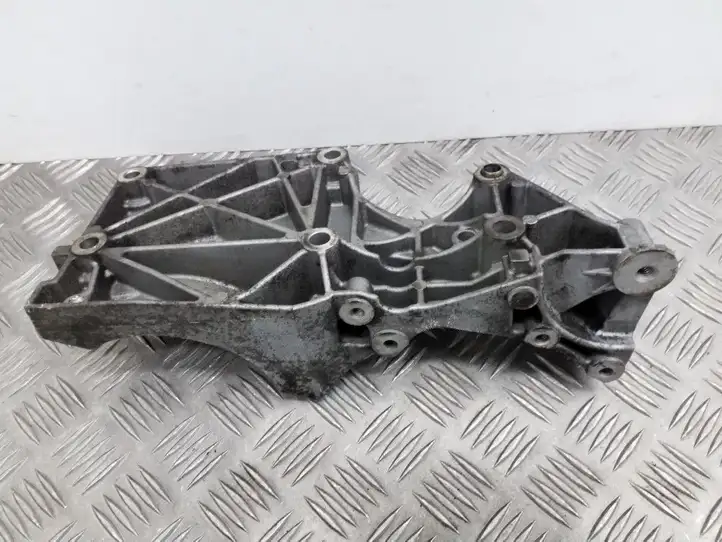 Volkswagen PASSAT B6 (2005 - 2010) 03G903143A Кронштейн генератора — фото 3
