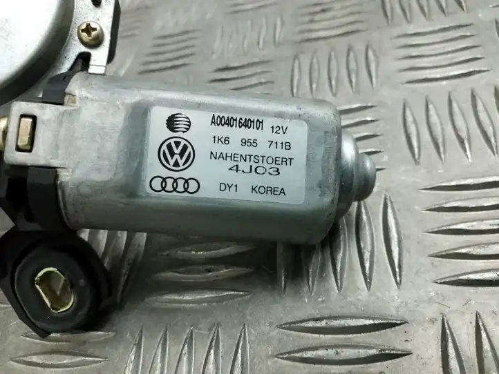 Volkswagen Golf V (2003 - 2009) 1K6955711B Двигатель стеклоочистителя заднего стекла — фото 4