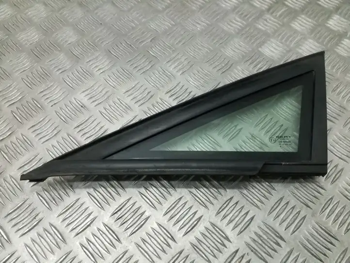 Seat Leon (1P) (2005 - 2012) 1P0845411A Треугольное стекло кузова — фото 1