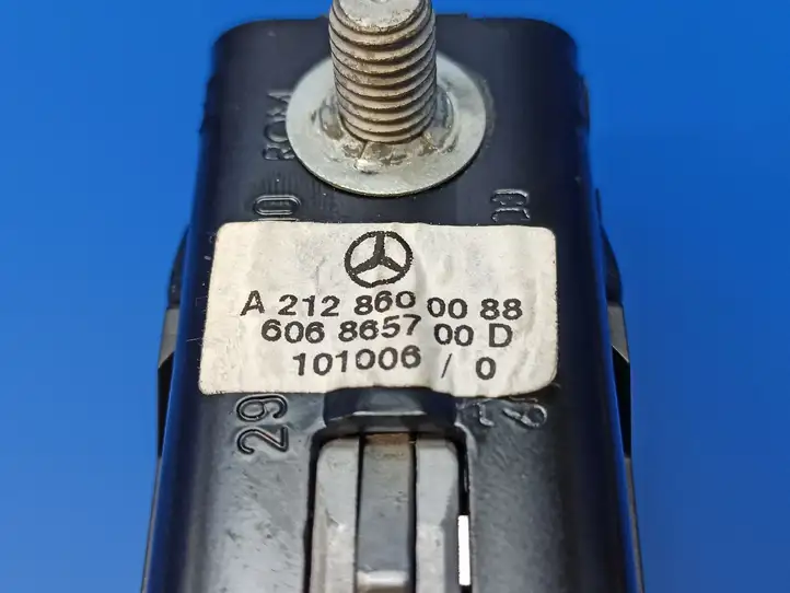 Mercedes-Benz E W212 (2009 - 2016) A2128600088 Электродвигатель регулировки ремня безопасности — фото 3