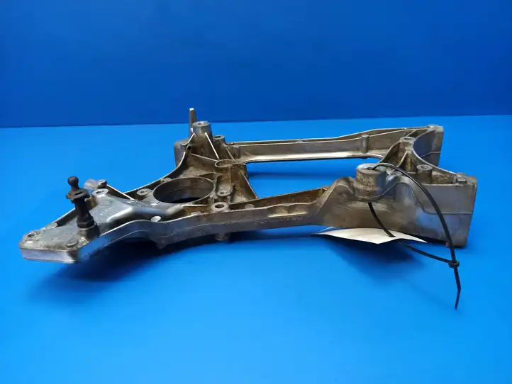 Mercedes-Benz E W212 (2009 - 2016) A6512011109 Кронштейн генератора — фото 6