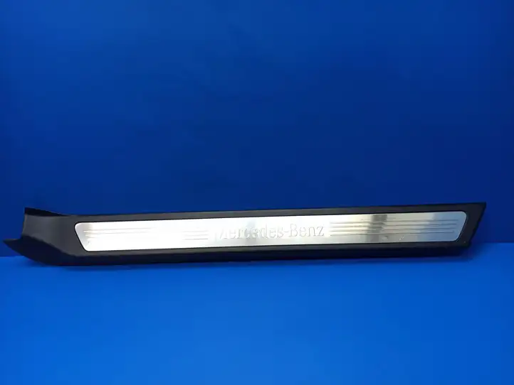 Mercedes-Benz E C207 W207 (2009 - 2017) A2076800135 Внутренняя отделка переднего порога — фото 1