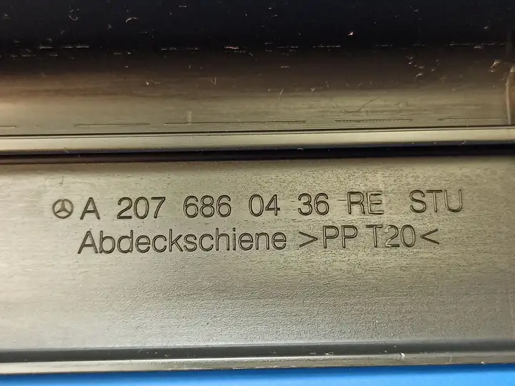 Mercedes-Benz E C207 W207 (2009 - 2017) A2076860436 Внутренняя отделка переднего порога — фото 2