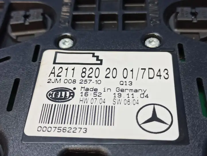 Mercedes-Benz E W211 (2002 - 2009) A2118202001 Задняя подсветка — фото 5