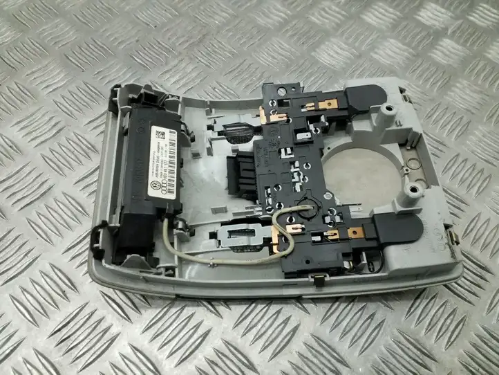Audi A4 S4 B6 8E 8H (2000 - 2006) 8E0947135A Передняя подсветка — фото 5