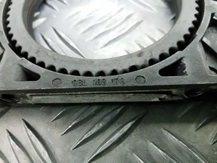 Volkswagen PASSAT B7 (2011 - 2014) 03L103173 Другая деталь двигателя — фото 2