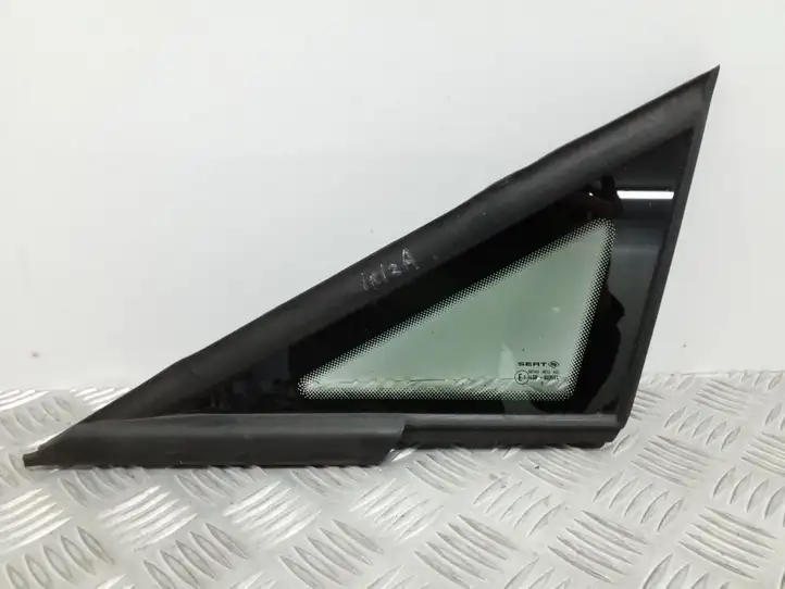 Seat Ibiza IV (6J,6P) (2008 - 2017) 6J0845411 Форточка двери — фото 1