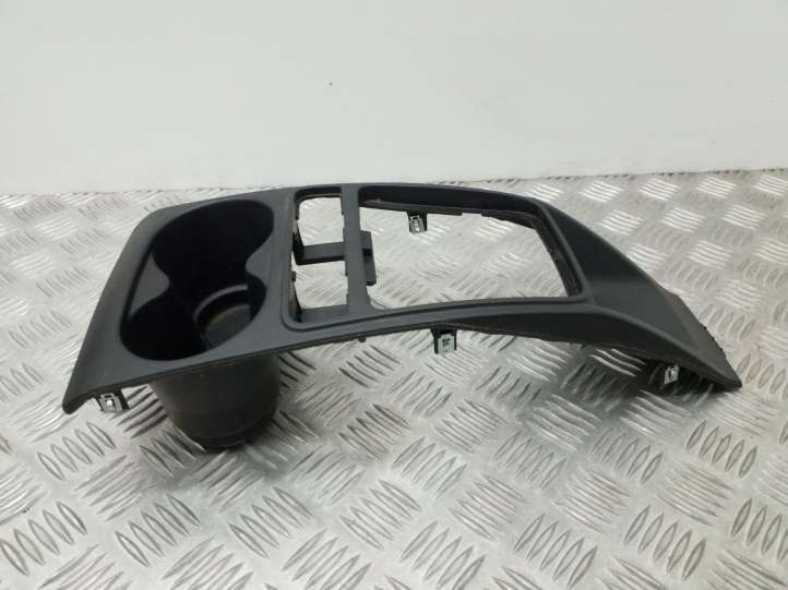 Seat Ibiza IV (6J,6P) (2008 - 2017)  6J0858331 Держатель чашки