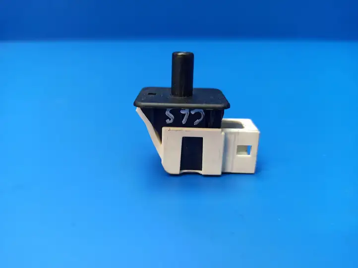 Mercedes-Benz CLS C219 (2003 - 2011) 2028209410 Датчик открытия передней двери — фото 6