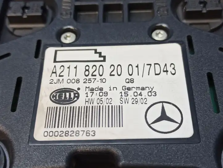 Mercedes-Benz E W211 (2002 - 2009) A2118202001 Задняя подсветка — фото 10