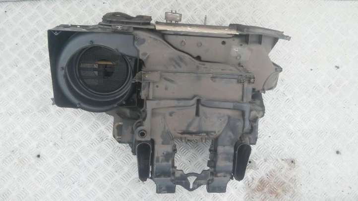 64116906268 BMW 7 E65 E66 Salono oro mazgo komplektas