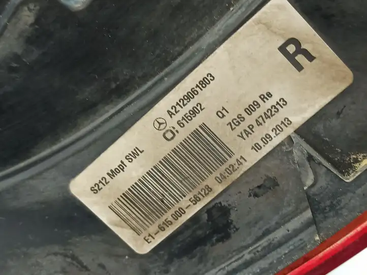 Mercedes-Benz E W212 (2009 - 2016) A2129061803 Задний фонарь в кузове — фото 4