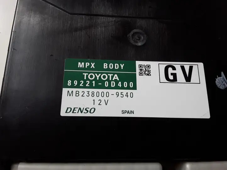 Toyota Yaris (2014 - 2019) 892210D400 Модуль комфорта — фото 3