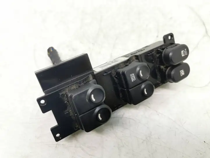 Hyundai i30 (2007 - 2012) 935702L010 Кнопка стеклоподъемников — фото 1