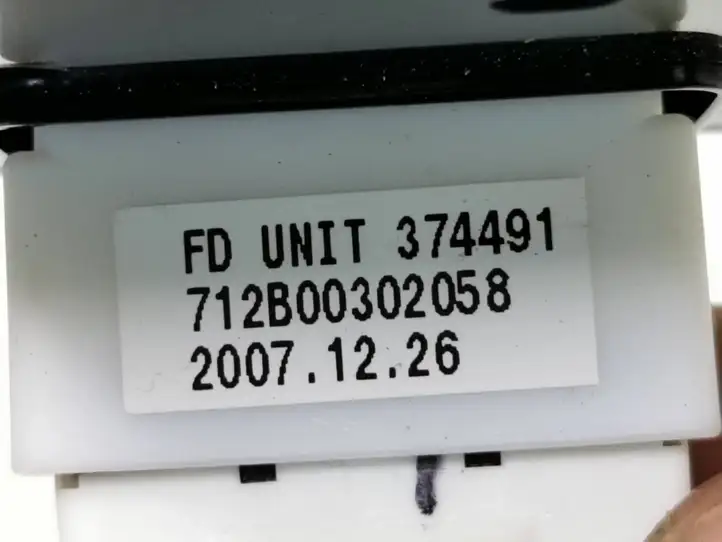 Hyundai i30 (2007 - 2012) 935702L010 Кнопка стеклоподъемников — фото 3