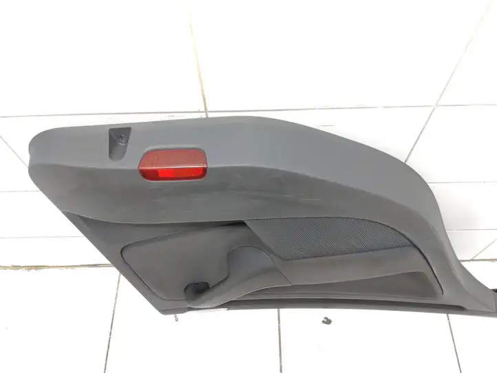 Volkswagen Golf V (2003 - 2009) 1K6867211EM Обшивка задней двери — фото 3
