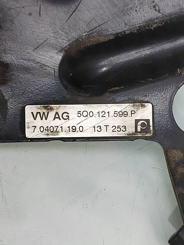 Volkswagen Golf VII (2013 - 2019) 5Q0965561B Циркуляционный насос Webasto — фото 4