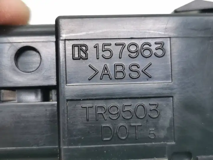 Toyota Avensis T250 (2006 - 2009) 157963 Включатель аварийных фонарей — фото 4