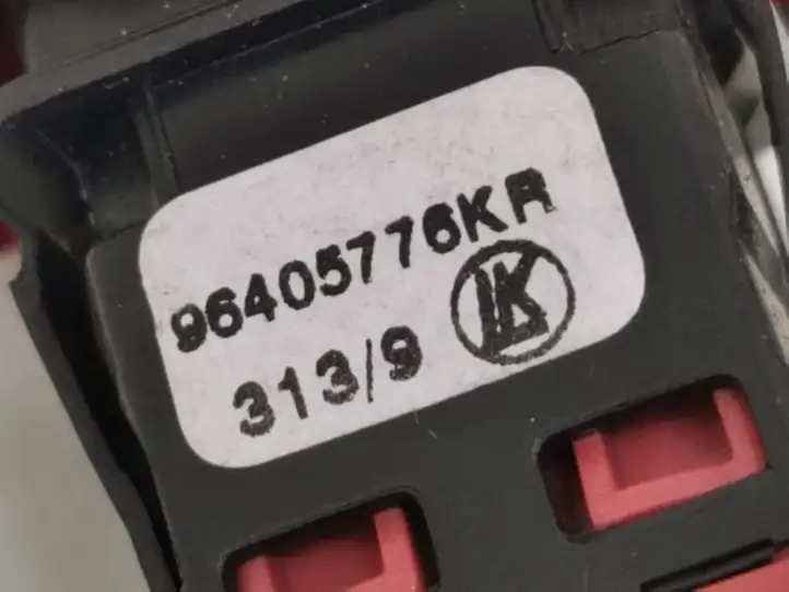 Fiat Scudo (2007 - 2016) 96405776KR Включатель аварийных фонарей — фото 4