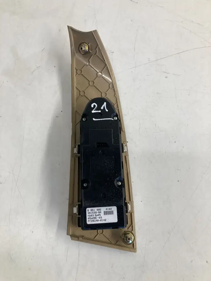 BMW 5 E60 E61 (2004 - 2010) 6951905 Кнопка стеклоподъемников — фото 2