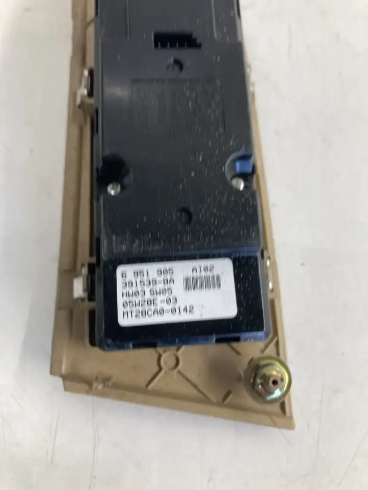 BMW 5 E60 E61 (2004 - 2010) 6951905 Кнопка стеклоподъемников — фото 3