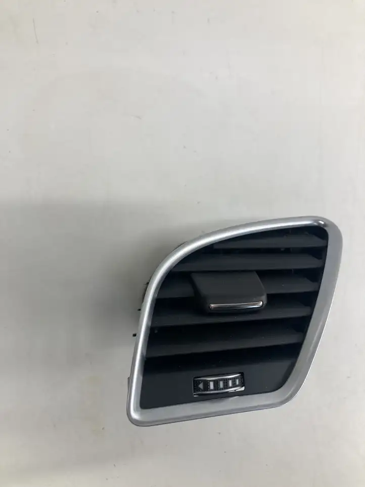Audi A5 8T 8F (2011 - 2016) 8T2820901F Боковой воздушный дефлектор — фото 1