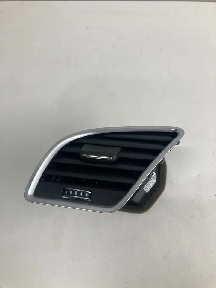 Audi A5 8T 8F (2011 - 2016) 8T2820901F Боковой воздушный дефлектор — фото 2