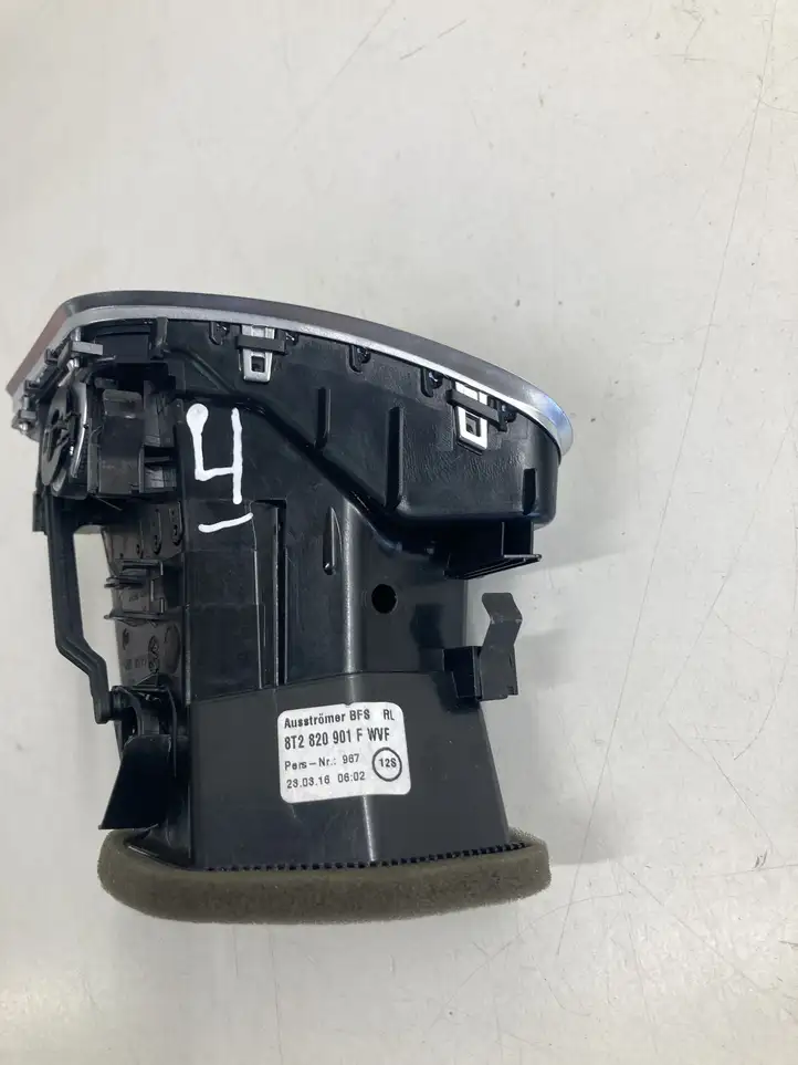 Audi A5 8T 8F (2011 - 2016) 8T2820901F Боковой воздушный дефлектор — фото 3