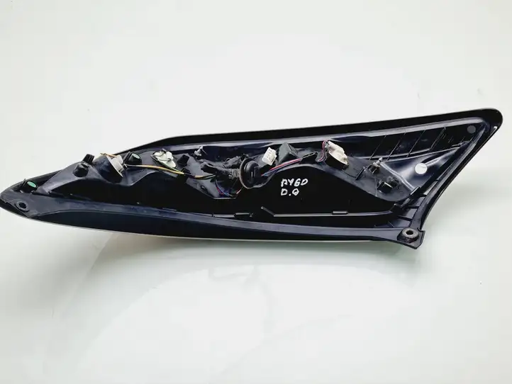 Toyota Aygo AB40 (2014 - 2018) 815510H110 Задний фонарь в кузове — фото 2