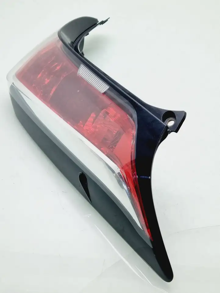 Toyota Aygo AB40 (2014 - 2018) 815510H110 Задний фонарь в кузове — фото 4