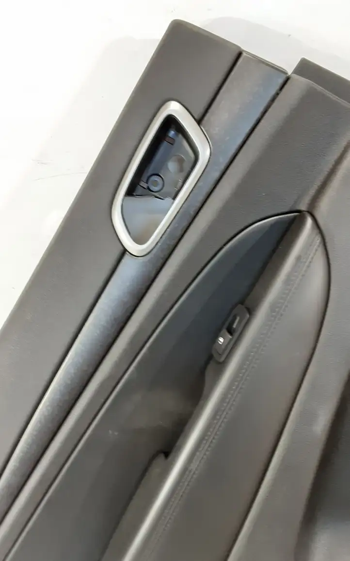 Jeep Grand Cherokee (2010 - 2021) Обшивка задней двери — фото 5