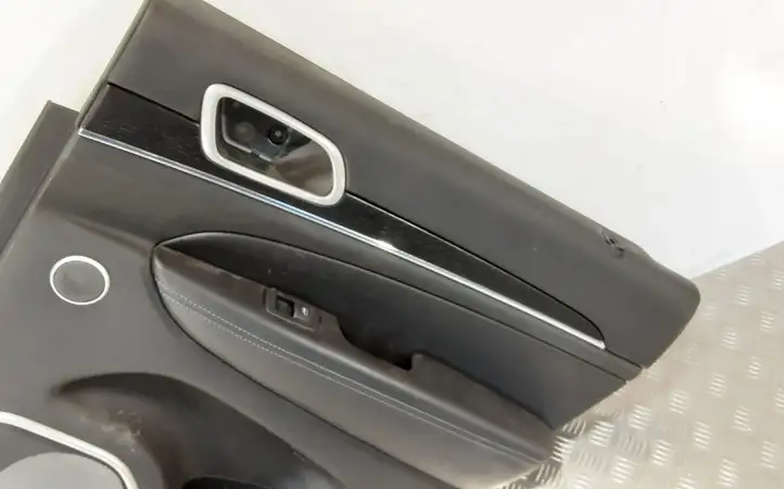 Jeep Grand Cherokee (2010 - 2021) Обшивка задней двери — фото 3