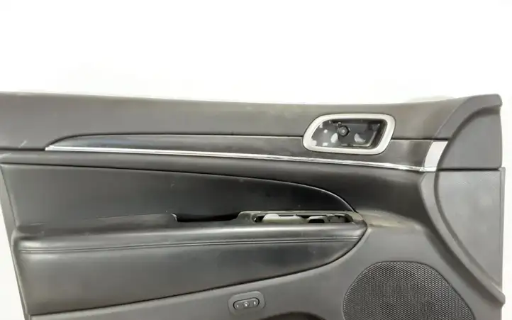 Jeep Grand Cherokee (2010 - 2021) Обшивка передней двери — фото 2