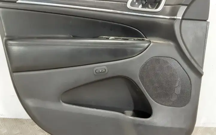 Jeep Grand Cherokee (2010 - 2021) Обшивка передней двери — фото 7