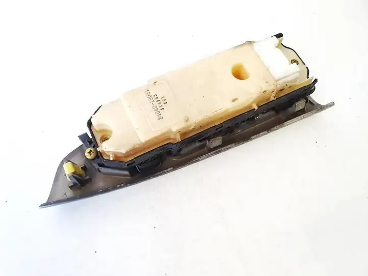 Toyota Corolla Verso E121 (2001 - 2004) 8404013081 Блок кнопок стеклоподъемников — фото 3