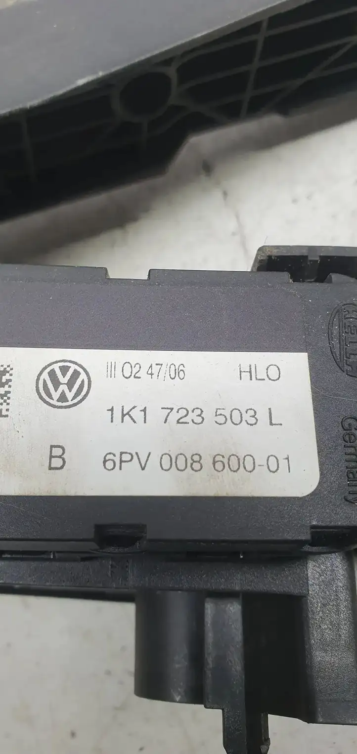 Volkswagen PASSAT B6 (2005 - 2010) 1K1723503L Педаль акселератора — фото 3