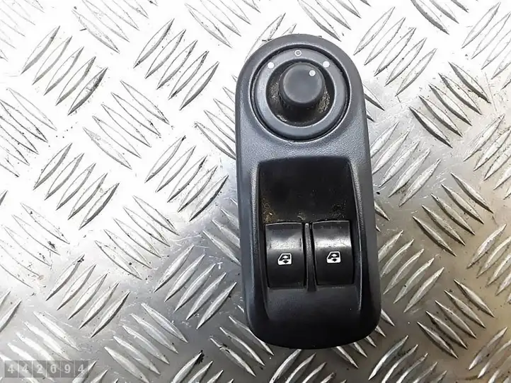Opel Vivaro (2006 - 2014) 8200011867 Блок кнопок стеклоподъемников — фото 1