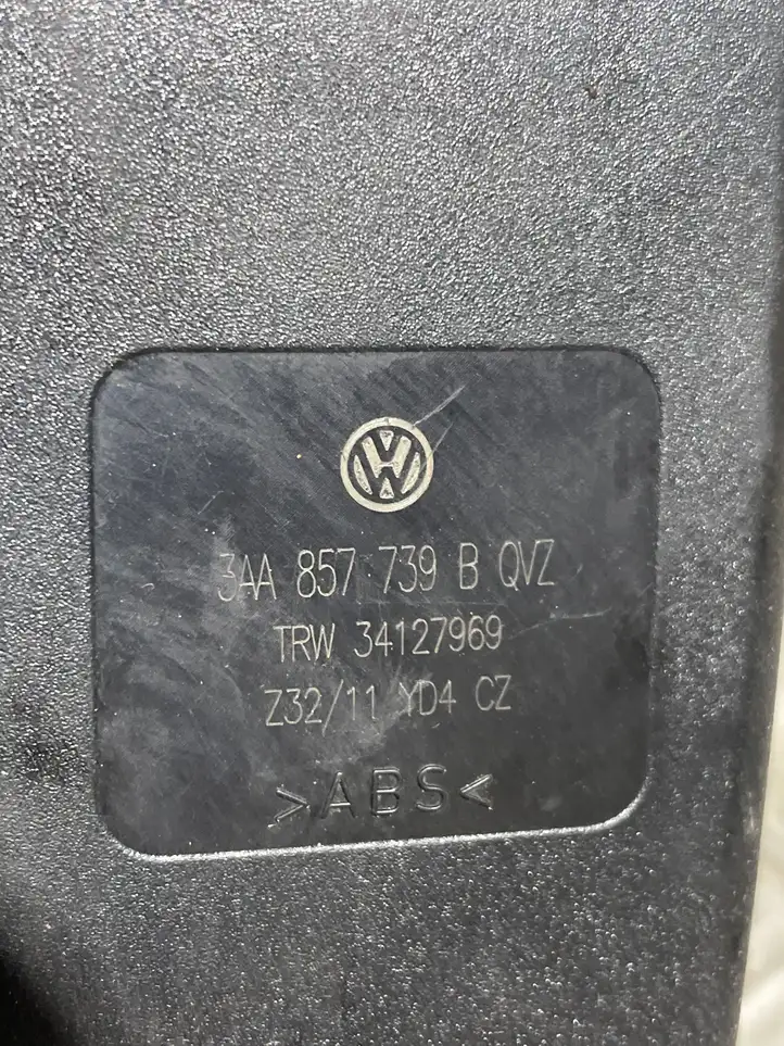 Volkswagen PASSAT B7 (2011 - 2014) 3AA857739B Задний средний замок ремня — фото 4