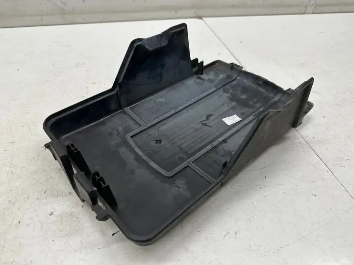 Volkswagen PASSAT CC (2012 - 2017) 3C0915443A Крышка ящика аккумулятора — фото 3
