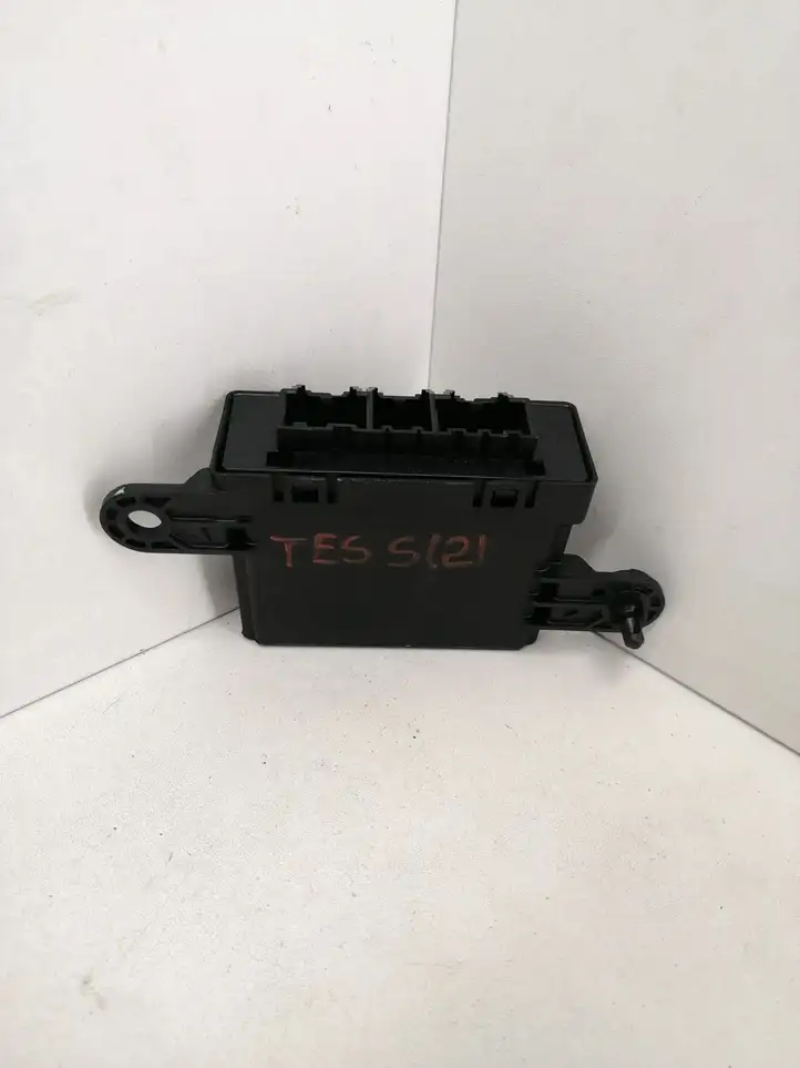 Tesla Model S (2012 - 2016) 104847600C Блок управления парктрониками — фото 3