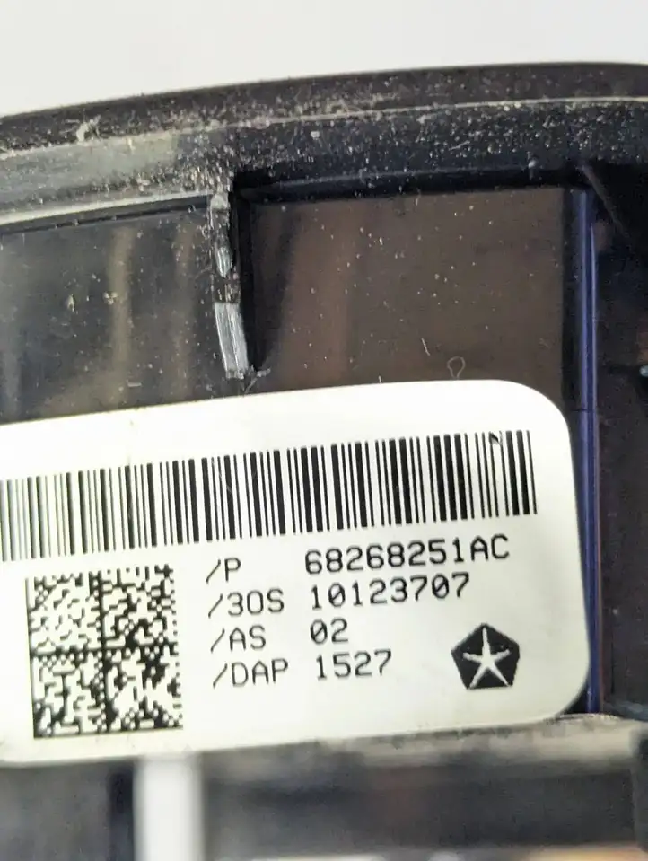 Chrysler Pacifica (2016 - ) 68268251AC Кнопка стеклоподъемников — фото 3