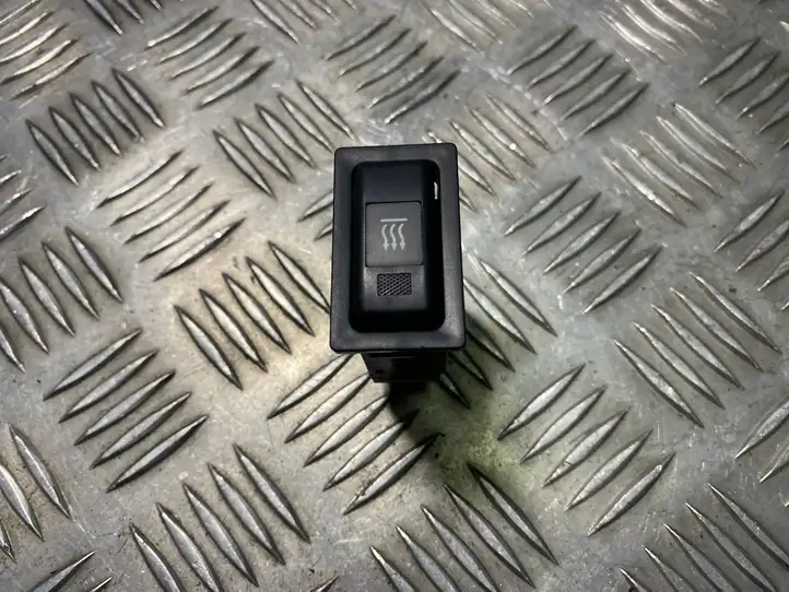 Toyota Avensis T250 (2006 - 2009) 153337 Кнопка обогрева стекла — фото 1