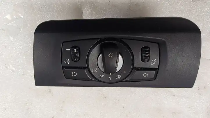 BMW X5 E70 (2006 - 2013) 9134725 Включатель фонарей — фото 1