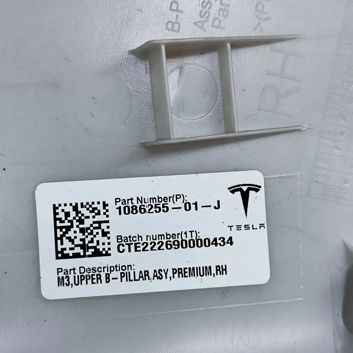 Tesla Model 3 (2017 - 2023) 108625501J Верхняя обшивка стойки B — фото 7