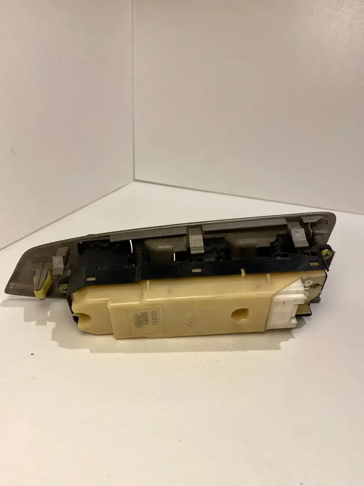 Toyota Avensis Verso (2001 - 2004) 8404013080 Блок кнопок стеклоподъемников — фото 2